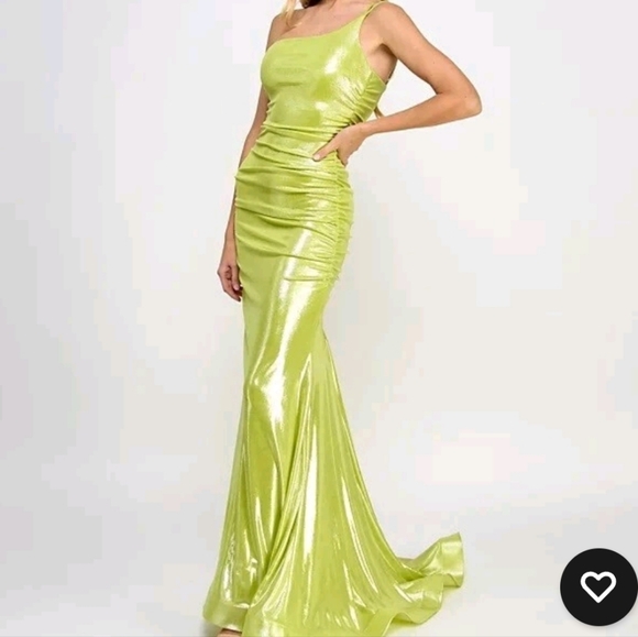 B Darlin Juniors' Metallic One-Shoulder Gown Lime Silver Size 3/4 - Picture 1 of 9